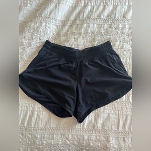 Lululemon Tracker V 4” shorts